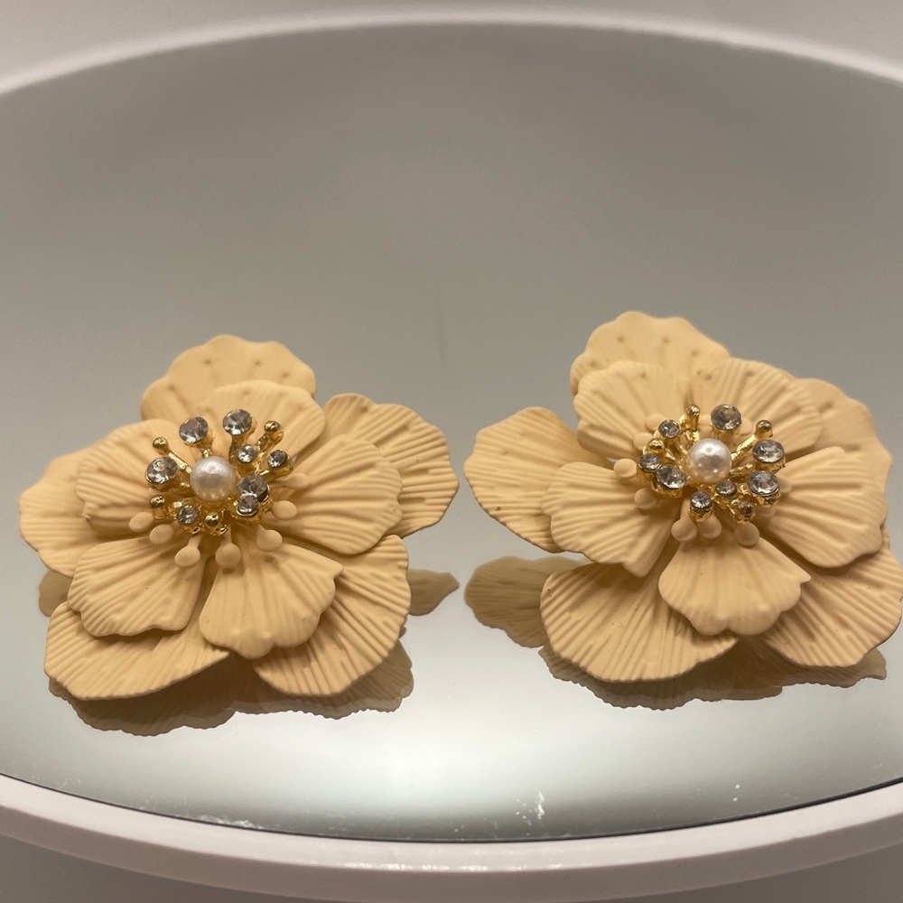 Floral Earrings in Cream on metal with crystals and a pearl 1.5” post style